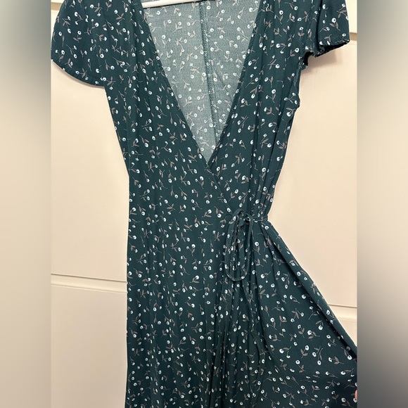 BRANDY MELVILLE GREEN FLORAL WRAP DRESS - Picture 5 of 11